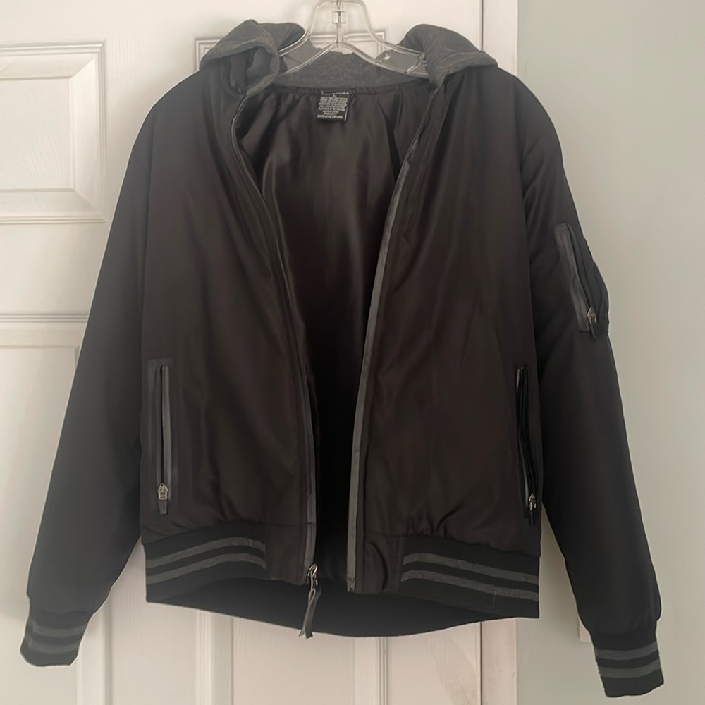 Ring of the Fire hooded jacket. Boy / size L / Black